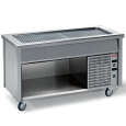 Element Met Gekoelde Top Op Open Kast