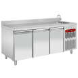 Diamond Koelwerkbank met Spoelbak en Opstaande Rand | 405L | 3 Deuren (1/1 GN) | -2°C/+8°C | Geforceerd | 1805x700x880/900(+85)mm